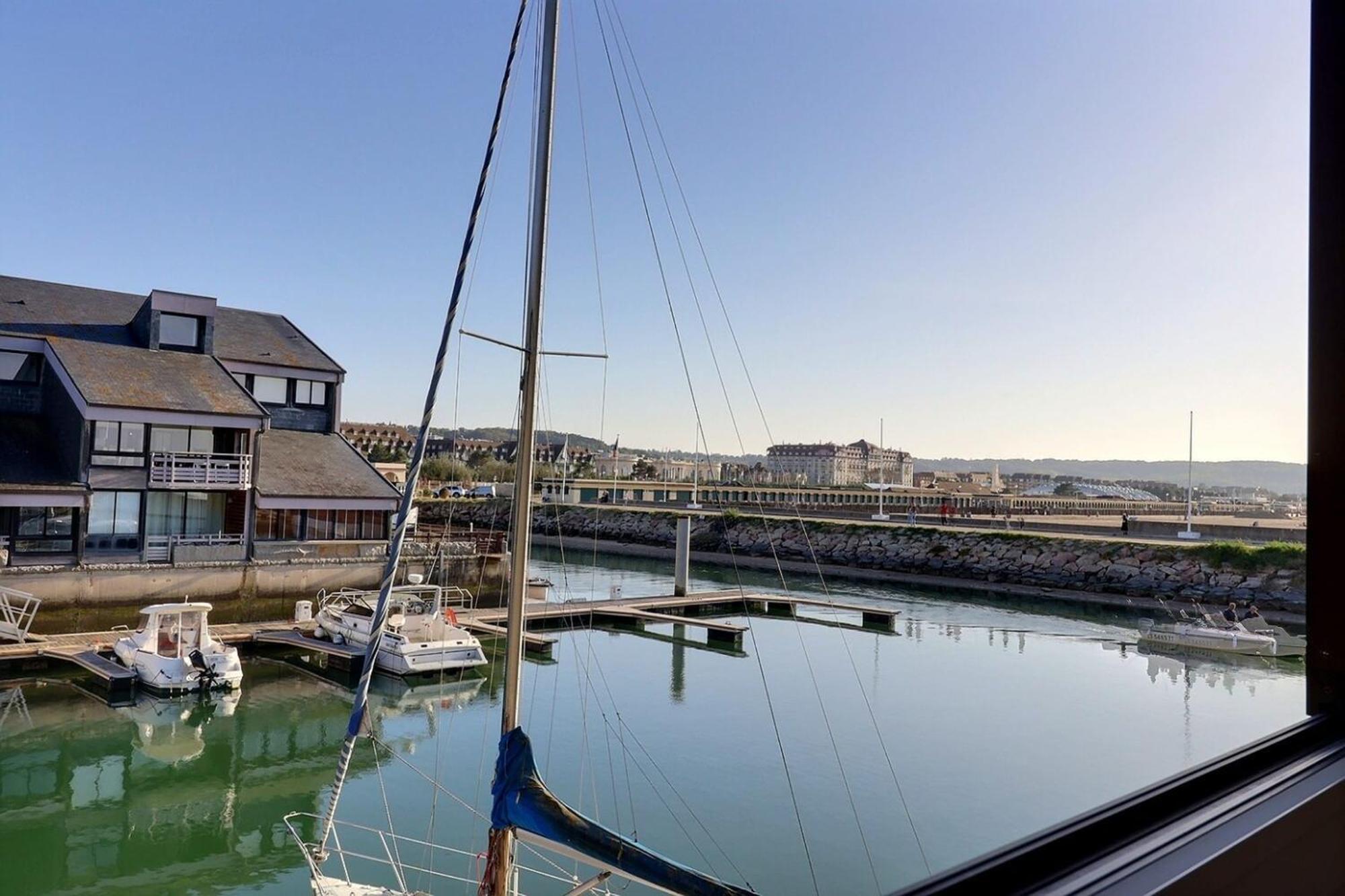 Sublime Apartment Facing The Port & Planches 도빌 외부 사진