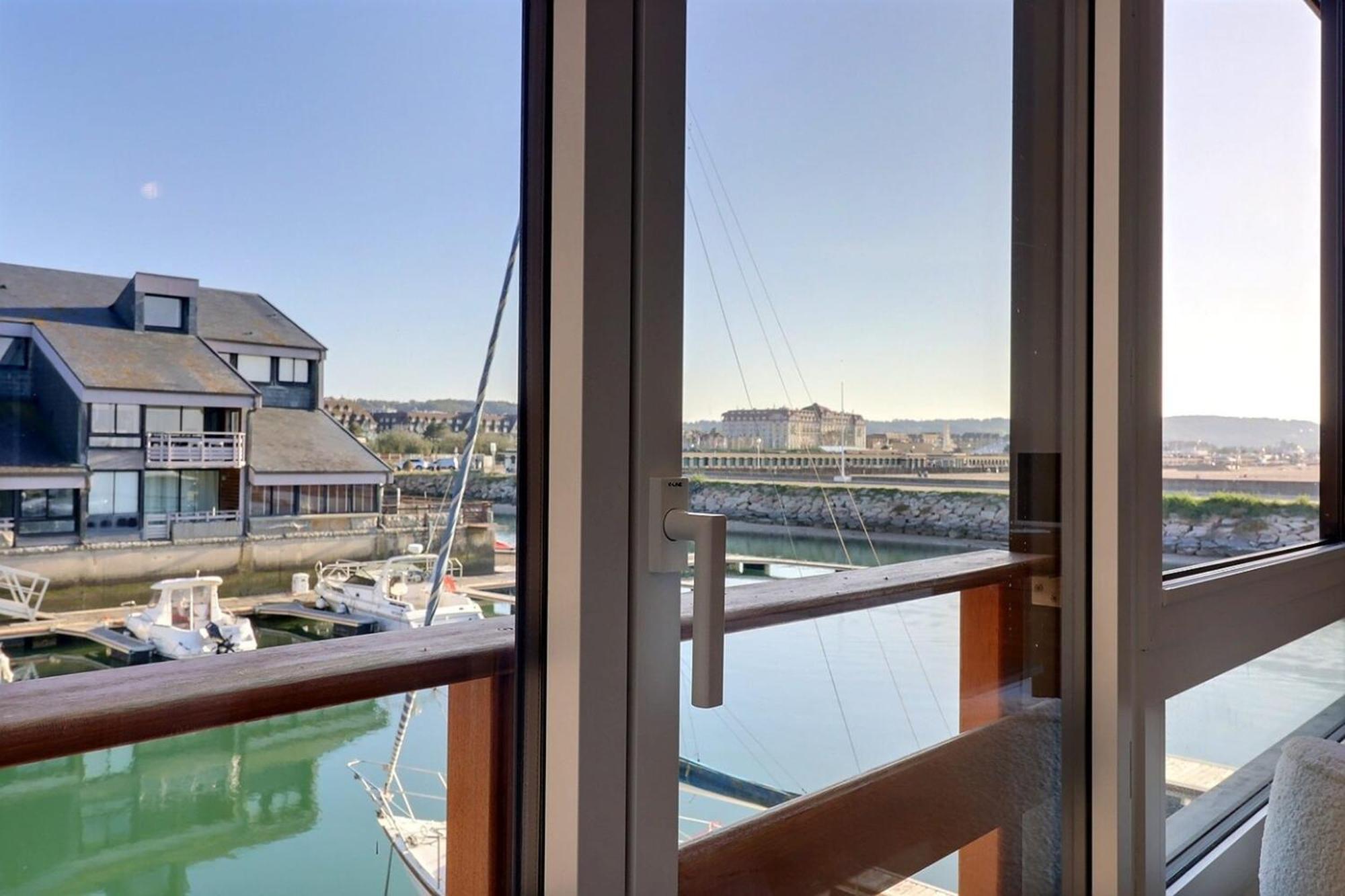 Sublime Apartment Facing The Port & Planches 도빌 외부 사진